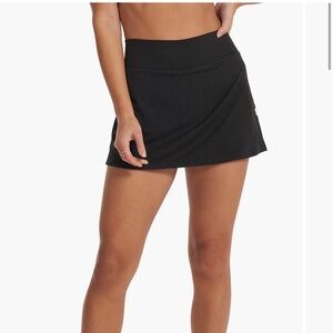 Vuori performance skirt in black heather size large
